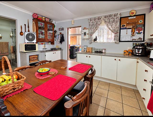 3 BEDROOM HOUSE FOR SALE IN THREE RIVERS